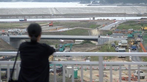 小森はるか＋瀬尾夏美《二重のまち／交代地のうたを編む》2019 © Komori Haruka + Seo Natsumi