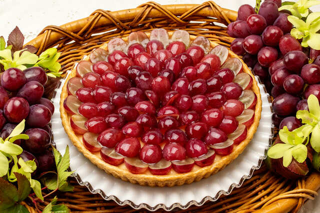 【キル フェ ボン】「長野県産“クイーンルージュ”のタルト」1ピース ￥1,490、ホール（25cm）￥14,904／販売期間：9/16～10/15まで販売予定、販売店舗：福岡限定