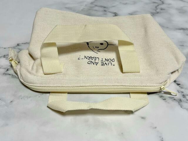 【SPRiNG7月号増刊付録】「スヌーピー保冷機能付きランチバッグ」持ち手とファスナーは同色のオフホワイト♪