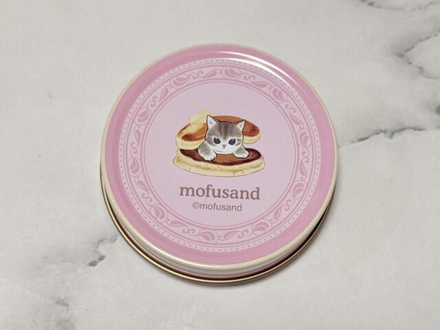 バターが溶けたふかふかのパンケーキに挟まれる姿が愛らしい〜！