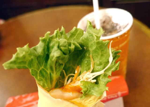 12　冷製チキンクレ オールクレープ／東京ディズニーランド「ディズニー・イースター」2015 ©Disney