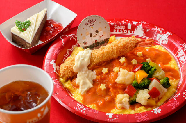 スペシャルセット 2,040円｜東京ディズニーリゾート「ディズニー・クリスマス」スペシャルメニュー｜販売店舗：東京ディズニーランド「グランマ・サラのキッチン」｜発売日：2024年11月8日（金）〜12月25日（水）