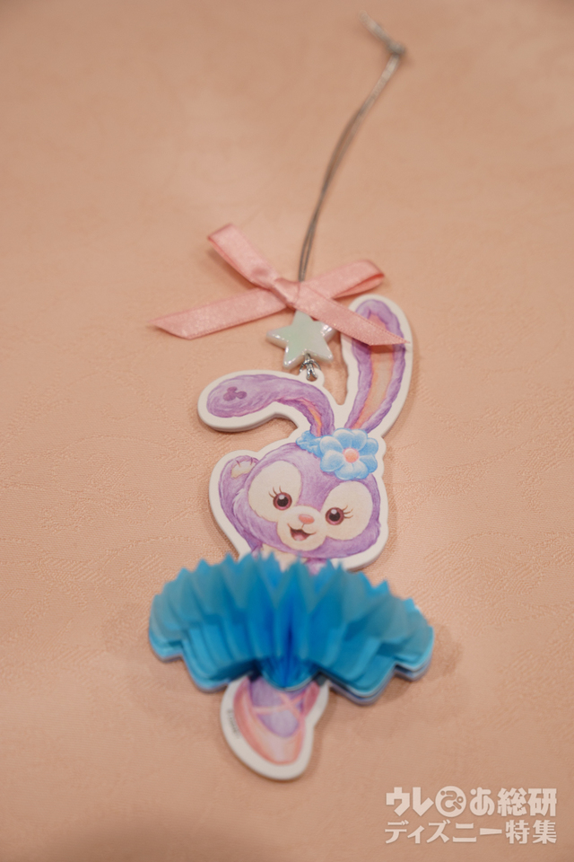 ふせん 650円｜全長26cm、（ふせん部分）縦約14.5cm×横約7.5cm、1柄30枚｜ステラ・ルー｜2017年4月10日（月）発売｜マクダックス・デパートメントストア｜東京ディズニーシー