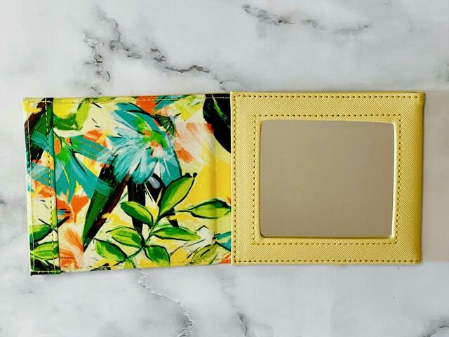 【sweet2023年6月号付録】ミラーは折りたたみ式