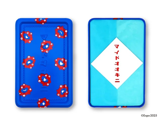 大阪・関西万博公式ライセンス商品「［マイドオオキニ]のエンボスが施され、さまざまな表情のキュートなミャクミャクがプリントされたインパクトたっぷりのデザイン缶」
