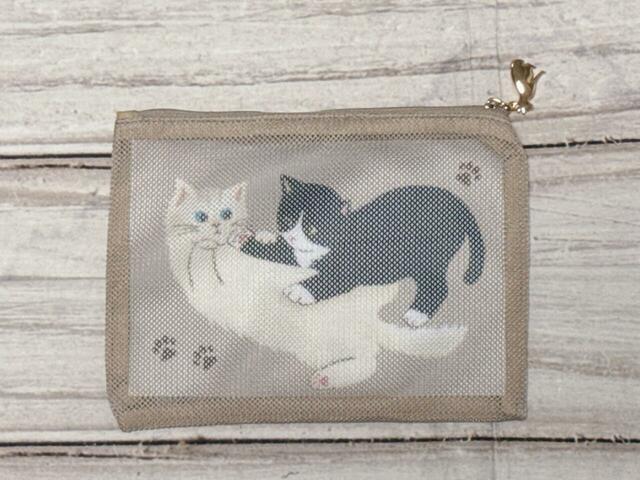 【カルディ　ネコバッグ／メッシュポーチ】背面にもネコたちのかわいいプリント入り！