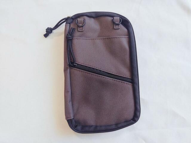 もう一度ファスナーを閉じる