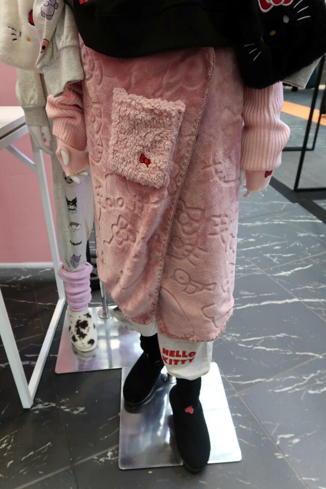 【ワークマン】ラップスカート(ポーチ付き) 2,500円(税込)膝まで隠れる長さです