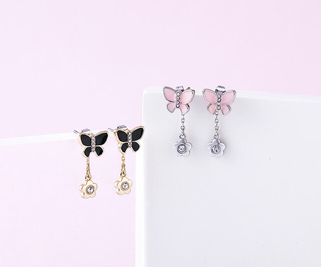 【マリークワント2026年春コレクション】バタフライリボンピアス各¥3,740