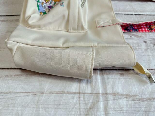 両サイドにポケットつき