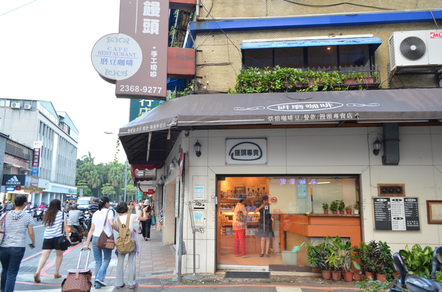 台湾大学や師範大学など名門校が集まる公館の一角にある『点来鮮美食坊』。人気マントウは予約がおすすめ