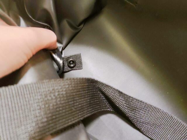 トートにはスナップボタンあり