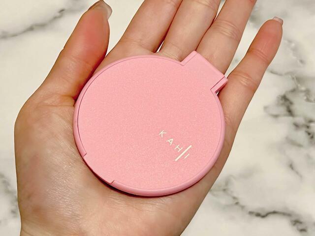 【KAHI PREMIUM BOOK vol.マルチバーム】手のひらサイズなのでミニバッグにもピッタリ