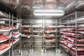 店内に備えた大型熟成庫