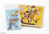 Aセットは「ウッディ」「ジェシー」が描かれたデザイン【Disney SWEETS COLLECTION by 東京ばな奈「トイ・ストーリー/メープルショコラサンド」】