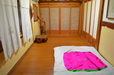 全州の観光拠点・韓屋マウルでよく見かけるタイプの韓式民泊の客室。床はオンドルでぽかぽか。熟睡できる。1室1泊50000ウォンくらいから