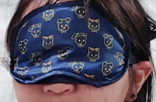 アイマスク着用画像