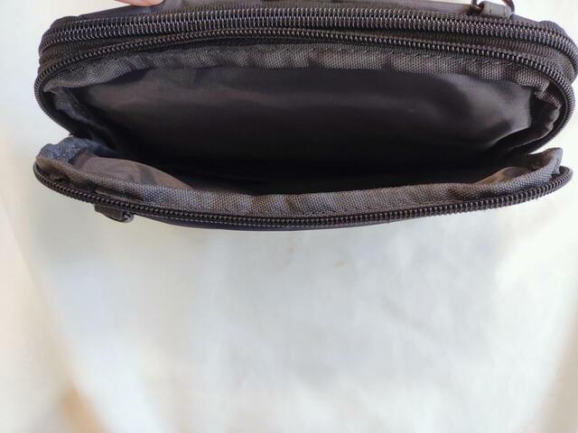 反対側のポケットはフリーポケット