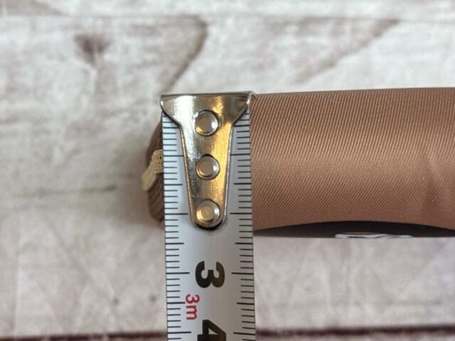 実際にカードを合計12枚入れた状態で厚みを測ってみたところ、（約）2cmでした！