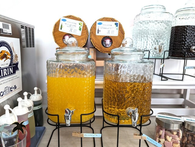 【シュガービーチ大洗】飲み放題のりんご・オレンジジュース