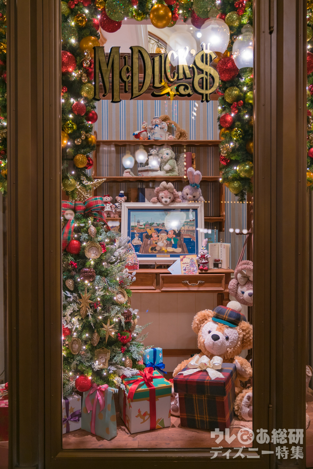 「マクダックス・デパートメントストア」のウィンドウ