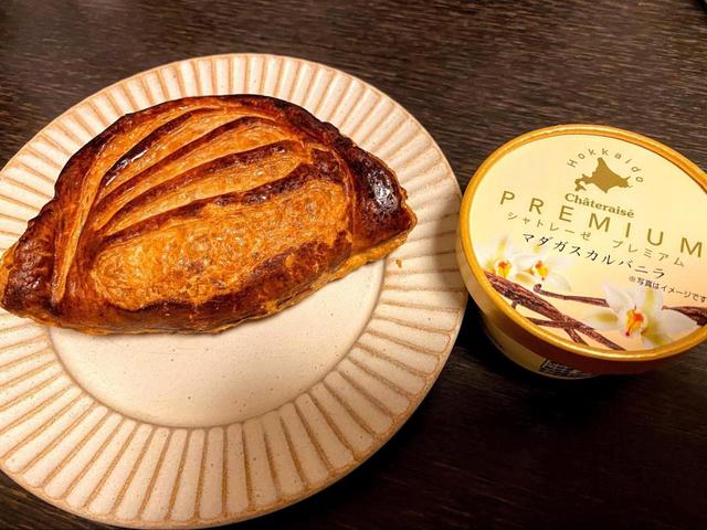 【シャトレーゼ プレミアムアップルパイ】濃厚なアイスとの相性も抜群！