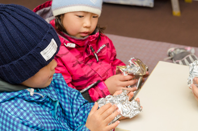 まずはアルミホイルとロウソクで、ランタン作りから！「夜の探偵団」｜タングラム斑尾「タングラムスキーサーカス」