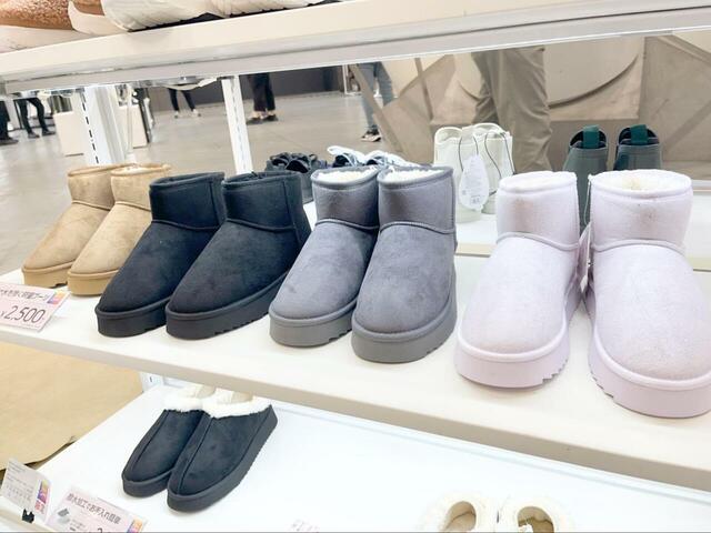 【ワークマン ムートン風ブーツノベル】カラーはラベンダー、キャメル、グレー、ブラックと豊富！