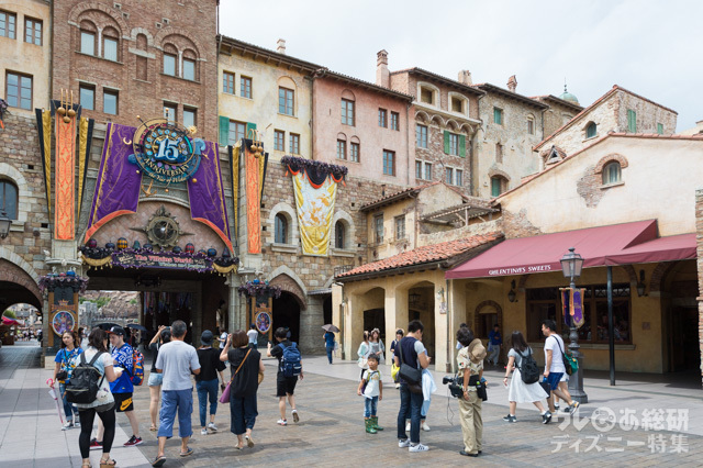 東京ディズニーシー「ヴァレンティーナズ・スウィート」（右手）