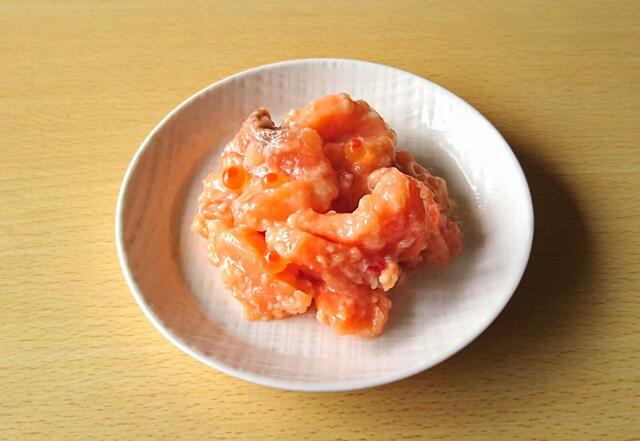 【合食　いくらが入ったサーモン塩辛 塩麹漬け　280g　1038円】鮭の身が大きめ＆肉厚で、リッチな食べ応え