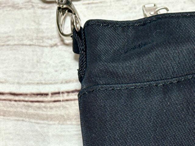 素材はナイロン。厚手で丈夫な生地