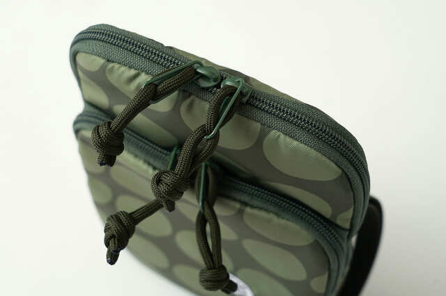 【スナフキン刺繍のスマホショルダーバッグ】欲しいものがすぐ見つかる。整理収納に便利なポケットを内外に6つ装備