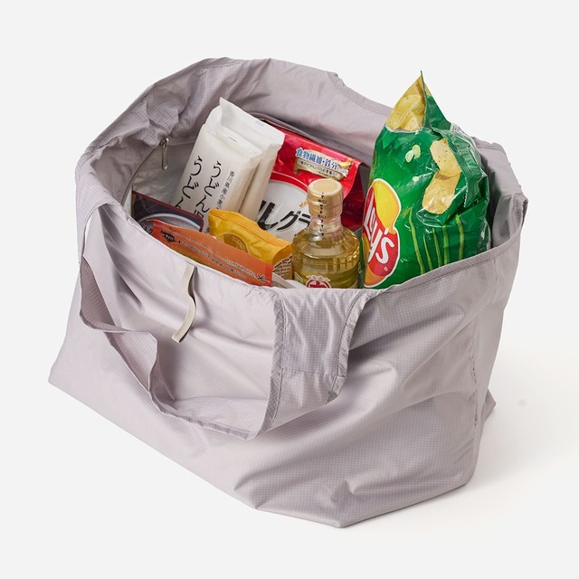 【KEYUCA「レジカゴ1個分の保冷エコバッグ」】耐荷重15.0kgまで。サイズは幅63×奥行き25×高さ31cmで、容量は約37.0L。たっぷり入ります。