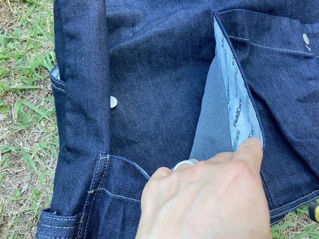 【ワークマン グリーンテックアウトドアデニムベスト】あちこちのポケットに仕分けできて便利！