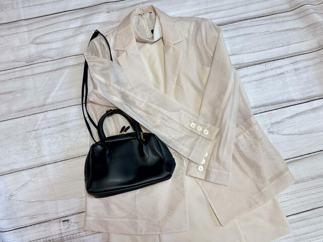 手持ちのánuansのお気に入りのお洋服と合わせてみました。バッグが素敵すぎる！