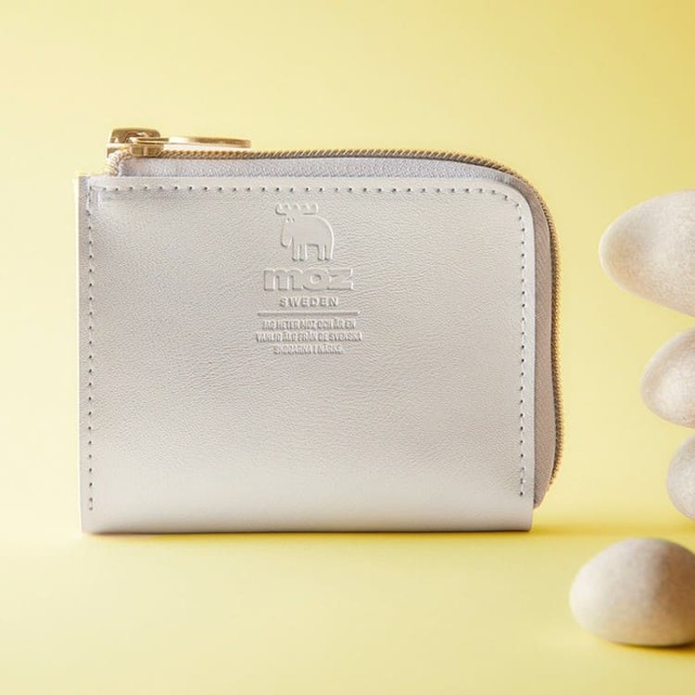 【『moz 整理上手な牛革コンパクト財布BOOK star silver』（宝島社）】今ある財産を守りながら新たな富を引き寄せる最強の金運財布