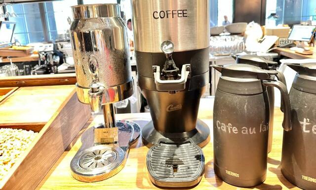 【BUNDOZA】コーヒー・紅茶・カフェラテやミルクなどドリンクもひと通り網羅されています