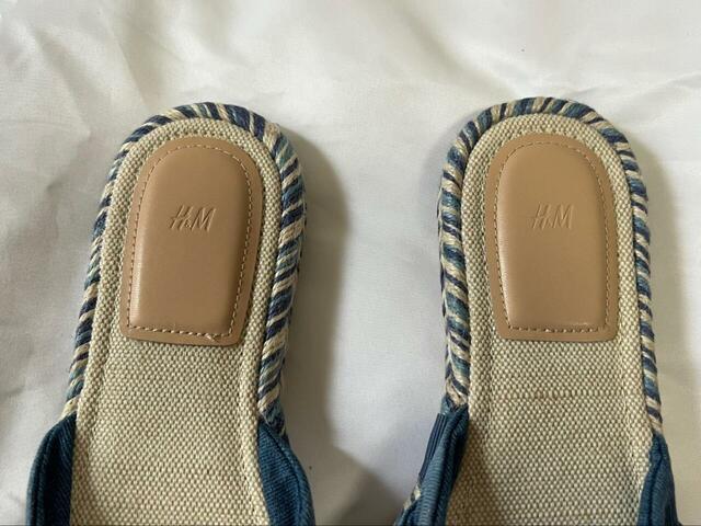 【H＆M ノットディテール エスパドリーユスライドサンダル】かかと部分のロゴもおしゃれ！