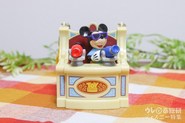 グミキャンディー、ミニスナックケース付き ¥950