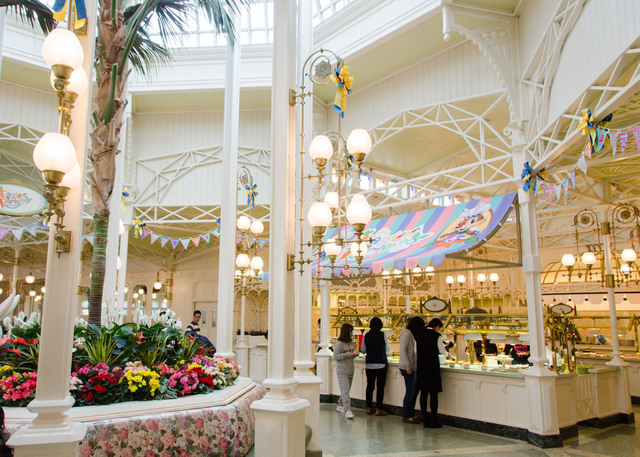 2016年「ディズニー・イースター」デコレーション｜東京ディズニーランド「クリスタルパレス・レストラン」