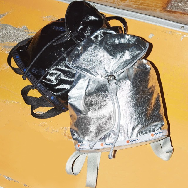 【レスポートサック】メタリックホイル生地と柔らかな質感・軽量さが魅力のパフィー素材