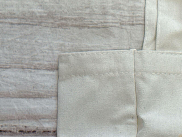 カラーはアイボリー。合わせるものを選ばないのがうれしいポイント