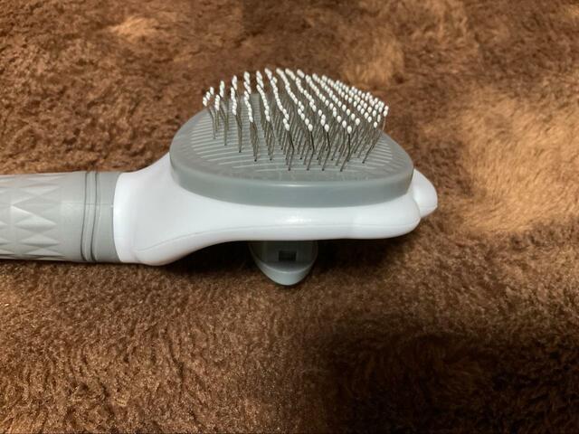 【SanMori ペット用ブラシ】一本一本、針の真ん中くらいから曲がっている