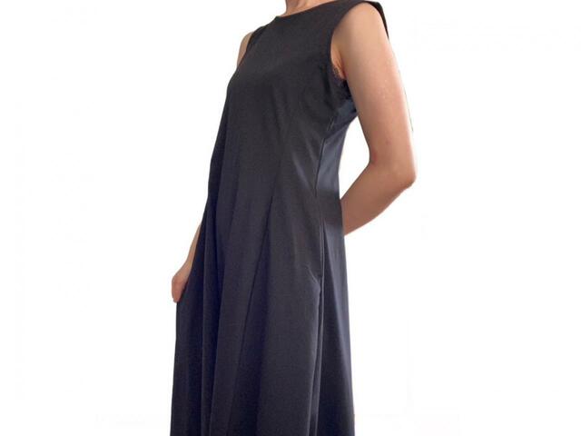 【UNIQLO ウルトラストレッチエアリズムワンピース】袖のカットラインも美しい