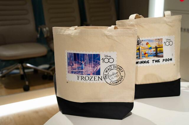 トートバッグ｜3,300円｜銀座 伊東屋「ディズニー100周年」グッズ