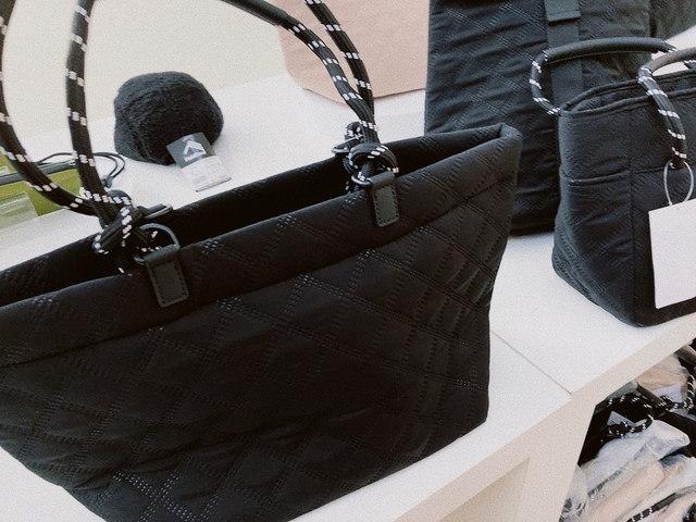 【ワークマン エンボスキルトトート】マチがあり自立します