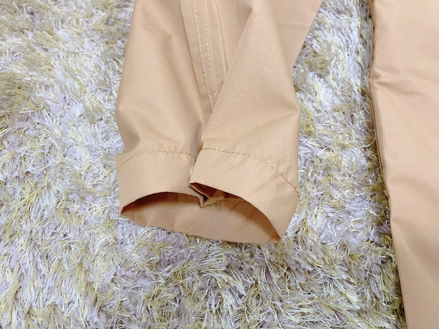 【ワークマン トラベルシェルライトレインジャケット】雨が強い時はボタンを閉めるとより濡れづらいです