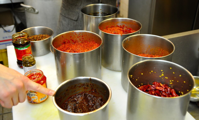 京華樓「激辛コース」／唐辛子いろいろ