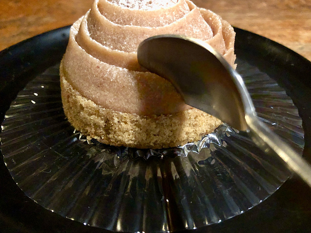 【タリーズコーヒー　モンブラン】形が可愛いので食べるのが少し勿体無いですね