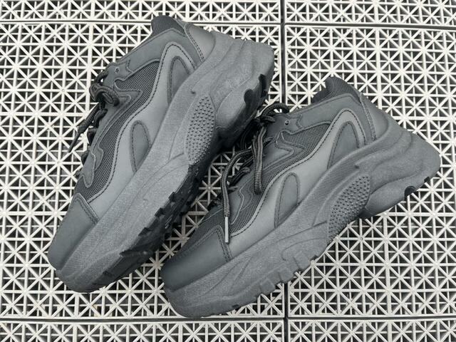 【ハニーズ ダッドスニーカー】カラーはホワイト、ブラック、オフ×シルバー、オフ×グレー、アイボリーと幅広く揃っています♪